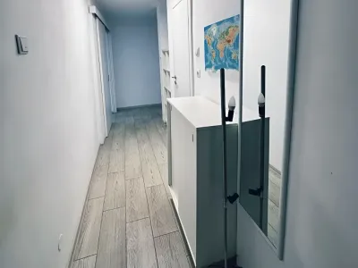 apartament vanzare cumparare Sector 6 București hol oglinda